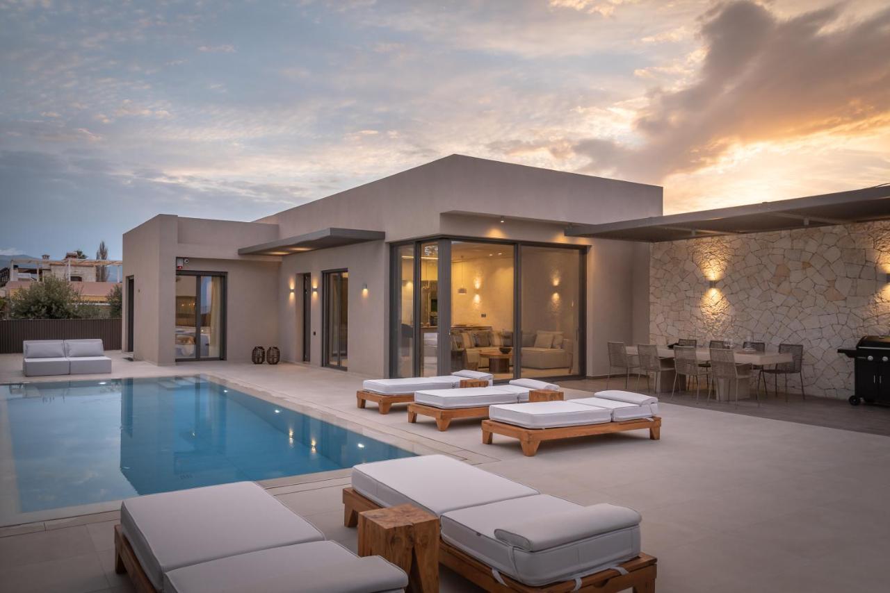 Athina Luxury Villa, With Pool & Walk To The Beach, By Thinkvilla Hanya Dış mekan fotoğraf