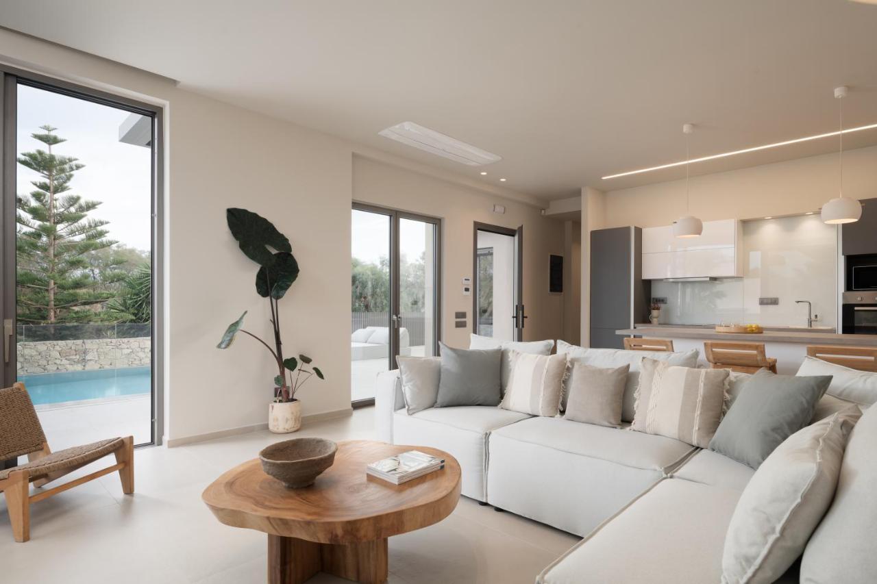 Athina Luxury Villa, With Pool & Walk To The Beach, By Thinkvilla Hanya Dış mekan fotoğraf