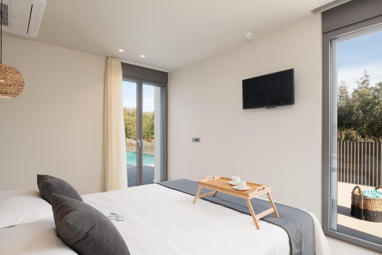 Athina Luxury Villa, With Pool & Walk To The Beach, By Thinkvilla Hanya Dış mekan fotoğraf