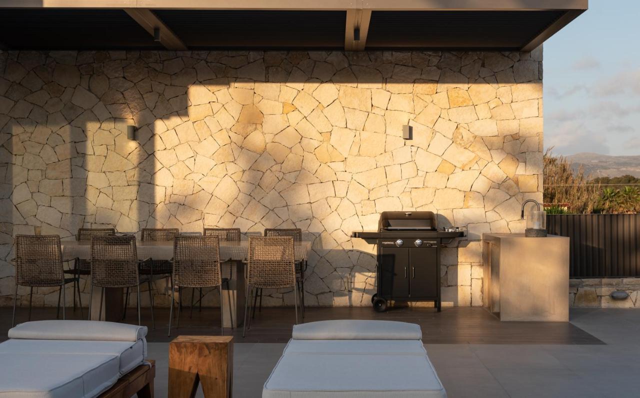 Athina Luxury Villa, With Pool & Walk To The Beach, By Thinkvilla Hanya Dış mekan fotoğraf