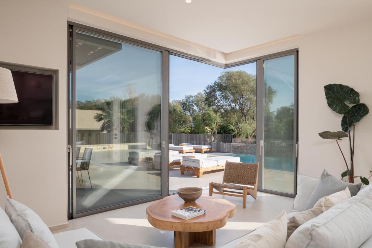 Athina Luxury Villa, With Pool & Walk To The Beach, By Thinkvilla Hanya Dış mekan fotoğraf